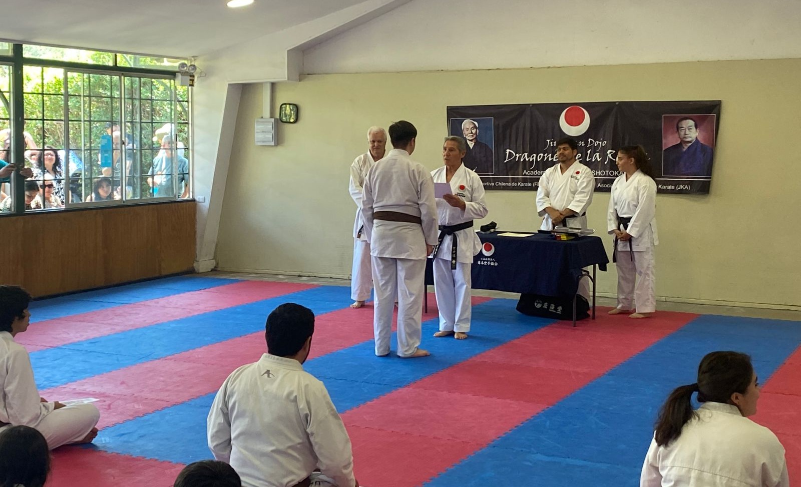 Entrenamiento de Karate en el Dojo Dragones de la Reina